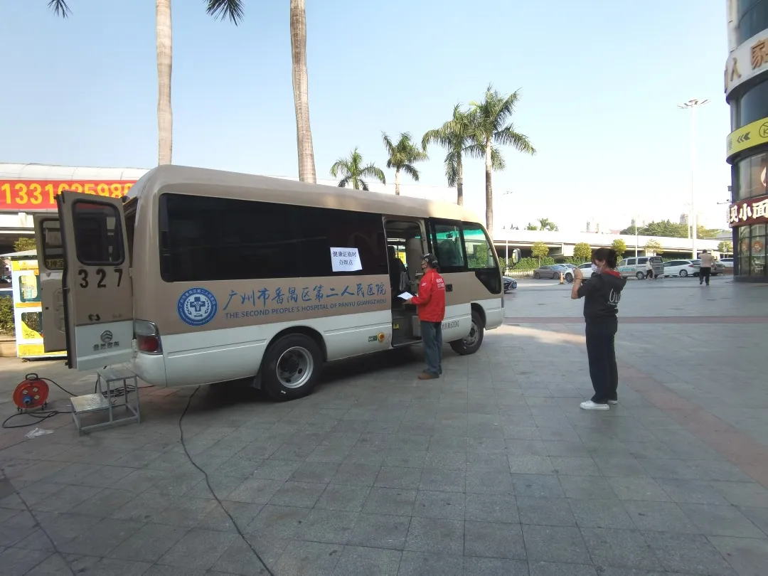 【洛浦医讯】把办证“小窗口”搬到群众“家门口”